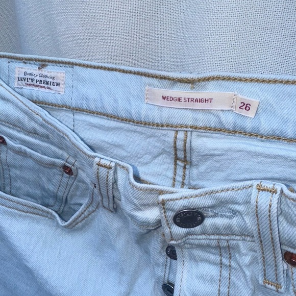 Levi's Premium Wedgie Straight Jean Light Wash Women’s Size 26 - Picture 4 of 5